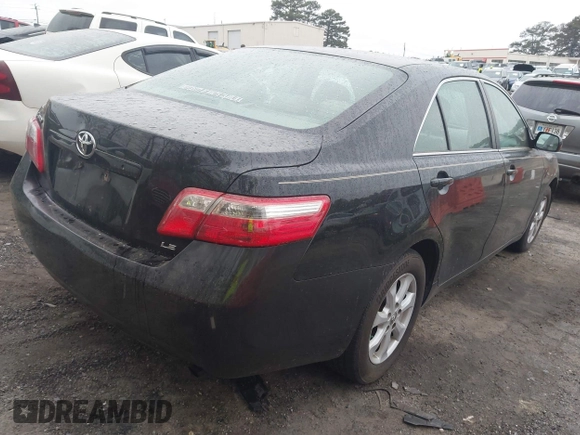 2007 Toyota Camry CE z VIN 4T1BE46KX7U587204, wystawiony jako IAAI lot #41923778 z przebiegiem 144 996 mil mil oraz . Historia ofert i sprzedaży dostępna na DreamBid. Obrazek 4.