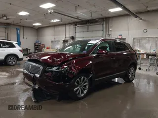 2019 Lincoln MKC Select z VIN 5LMCJ2D95KUL07473, wystawiony jako IAAI lot #42052830 z przebiegiem 70 553 mil mil oraz . Historia ofert i sprzedaży dostępna na DreamBid. Obrazek 2.