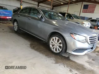 2017 Mercedes-Benz E 300 Luxury z VIN WDDZF4KB9HA187861, wystawiony jako Copart lot #66560525 z przebiegiem Nie podano mil oraz Szkoda całkowita • Salvage title. Historia ofert i sprzedaży dostępna na DreamBid. Obrazek 4.