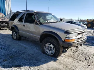 2002 Chevrolet Blazer LS with VIN 1GNCT18W62K150177, listed as a Copart auction lot 39455153 with 160,281 mi miles and Clean Title. Bid and sale history available at carsss.com. Image 4.