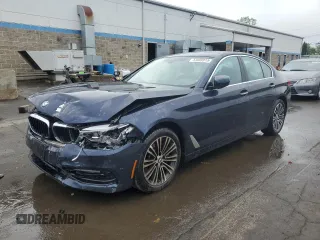 2017 BMW 5 Series 540i xDrive z VIN WBAJE7C30HG887877, wystawiony jako Copart lot #55909915 z przebiegiem 77 322 mil mil oraz Szkoda całkowita • Salvage title. Historia ofert i sprzedaży dostępna na DreamBid. Obrazek 1.