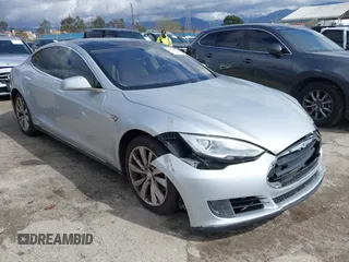 2013 Tesla Model S with VIN 5YJSA1CN9DFP27552, listed as a IAAI auction lot 41736194 with 131,075 mi miles. Bid and sale history available at carsss.com. Image 1.