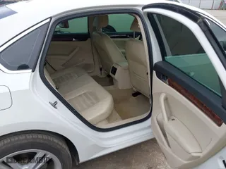 2013 Volkswagen Passat TDI SEL Premium with VIN 1VWCN7A3XDC118087, listed as a IAAI auction lot 41780198 with 305,872 mi miles. Bid and sale history available at carsss.com. Image 8.
