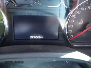 2017 Chevrolet Suburban Premier z VIN 1GNSCJKCXHR208785, wystawiony jako IAAI lot #42166963 z przebiegiem 227 249 mil mil oraz . Historia ofert i sprzedaży dostępna na DreamBid. Obrazek 15.