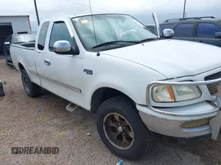 1997 Ford F-150 XL z VIN 1FTEX18L0VNB99499, wystawiony jako IAAI lot #42163584 z przebiegiem 242 946 mil mil oraz . Historia ofert i sprzedaży dostępna na DreamBid. Obrazek 6.