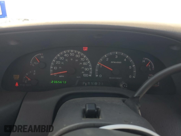 2001 Ford F-150 XLT with VIN 1FTRW07L21KF52515, listed as a Copart auction lot 48303905 with 236,567 mi miles and Salvage title. Bid and sale history available at DreamBid. Image 9.