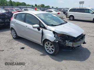 2019 Ford Fiesta SE z VIN 3FADP4EJ9KM107124, wystawiony jako IAAI lot #42067464 z przebiegiem 89 076 mil mil oraz . Historia ofert i sprzedaży dostępna na DreamBid. Obrazek 1.