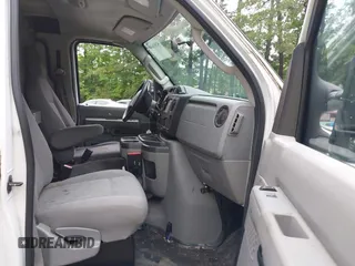 2010 Ford Econoline Cargo Commercial z VIN 1FTNE2EW5ADA39869, wystawiony jako IAAI lot #42501644 z przebiegiem 206 846 mil mil oraz . Historia ofert i sprzedaży dostępna na DreamBid. Obrazek 5.