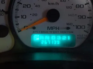 2000 GMC New Sierra 1500 SL with VIN 2GTEC19VXY1378408, listed as a IAAI auction lot 41385643 with 267,139 mi miles. Bid and sale history available at carsss.com. Image 7.