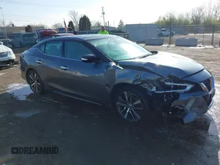 2020 Nissan Maxima SL z VIN 1N4AA6DV3LC367980, wystawiony jako IAAI lot #41971741 z przebiegiem 56 527 mil mil oraz . Historia ofert i sprzedaży dostępna na DreamBid. Obrazek 1.