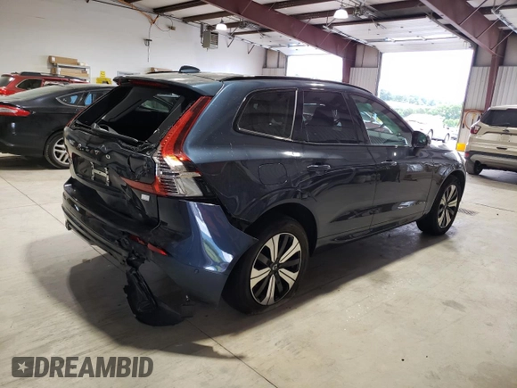 2023 Volvo XC60 Plus Dark Theme z VIN YV4H60DL2P1289471, wystawiony jako Copart lot #62508884 z przebiegiem 8 012 mil mil oraz Szkoda całkowita • Salvage title. Historia ofert i sprzedaży dostępna na DreamBid. Obrazek 3.