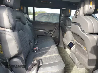 2023 Rivian R1S Adventure z VIN 7PDSGABAXPN019516, wystawiony jako Copart lot #73248104 z przebiegiem 11 525 mil mil oraz Szkody całkowita. Historia ofert i sprzedaży dostępna na DreamBid. Obrazek 11.