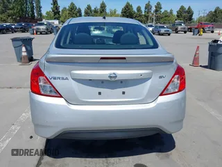 2019 Nissan Versa SV z VIN 3N1CN7AP2KL873700, wystawiony jako IAAI lot #42272553 z przebiegiem 89 256 mil mil oraz . Historia ofert i sprzedaży dostępna na DreamBid. Obrazek 17.