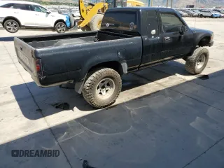 1990 Toyota Pickup DLX with VIN JT4RN93P3L5021924, listed as a Copart auction lot 64699075 with 287,298 mi miles and Clean title. Bid and sale history available at DreamBid. Image 3.