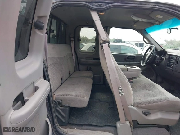 2000 Ford F-150 XL with VIN 1FTRX18L6YNB68229, listed as a IAAI auction lot 40141907 with 1 mi miles. Bid and sale history available at carsss.com. Image 8.