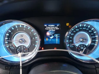 2012 Chrysler 300 S z VIN 2C3CCABG0CH306995, wystawiony jako Copart lot #58811675 z przebiegiem 127 498 mil mil oraz Szkoda całkowita • Salvage title. Historia ofert i sprzedaży dostępna na DreamBid. Obrazek 9.