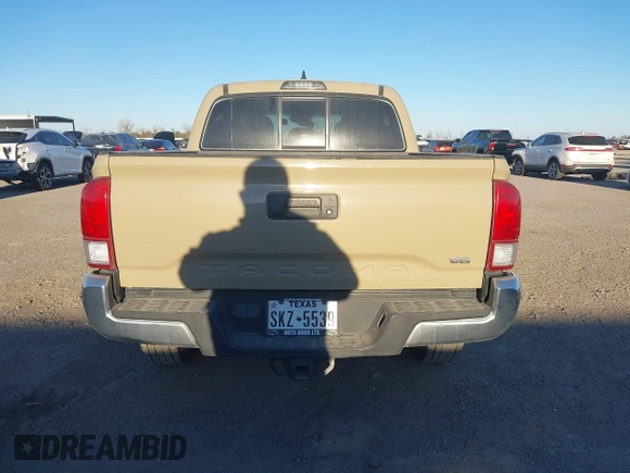 2017 Toyota Tacoma SR5 z VIN 5TFAZ5CN2HX039996, wystawiony jako IAAI lot #41406419 z przebiegiem 132 200 mil mil oraz . Historia ofert i sprzedaży dostępna na DreamBid. Obrazek 16.