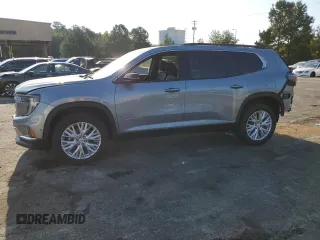 2024 GMC Acadia FWD Elevation z VIN 1GKENKKS2RJ170891, wystawiony jako Copart lot #64642694 z przebiegiem 726 mil mil oraz Szkody całkowita. Historia ofert i sprzedaży dostępna na DreamBid. Obrazek 1.
