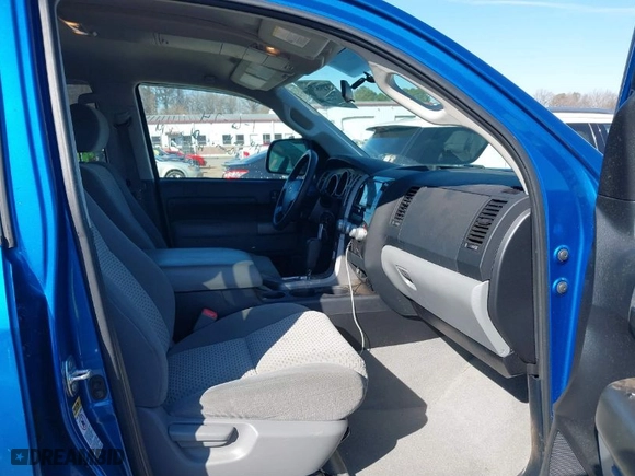 2010 Toyota Tundra 4WD Truck with VIN 5TFUW5F11AX143609, listed as a IAAI auction lot 41498326 with 140,716 mi miles. Bid and sale history available at carsss.com. Image 5.