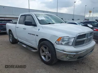2012 Ram 1500 Big Horn z VIN 1C6RD6GT4CS324440, wystawiony jako IAAI lot #42152538 z przebiegiem 235 688 mil mil oraz . Historia ofert i sprzedaży dostępna na DreamBid. Obrazek 1.