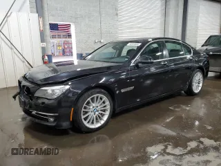 2013 BMW 7 Series 750i xDrive z VIN WBAYB6C59DD223852, wystawiony jako Copart lot #49304695 z przebiegiem 124 989 mil mil oraz Szkoda całkowita • Salvage title. Historia ofert i sprzedaży dostępna na DreamBid. Obrazek 1.