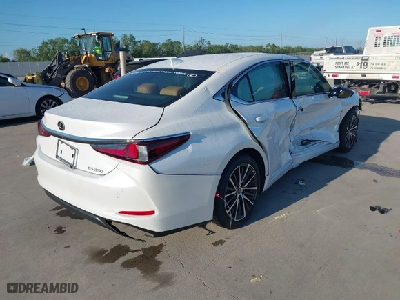 2024 Lexus ES with VIN 58ADZ1B16RU183742, listed as a IAAI auction lot 40397786 with 733 mi miles. Bid and sale history available at carsss.com. Image 4.