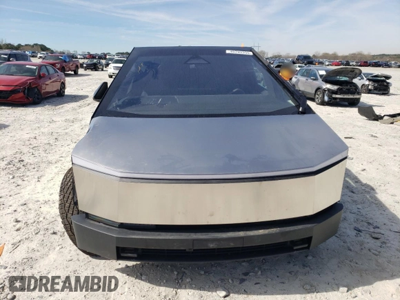 2024 Tesla Cybertruck with VIN 7G2CEHED5RA040883, listed as a Copart auction lot 49793355 with 2,822 mi miles and Salvage Title. Bid and sale history available at carsss.com. Image 5.
