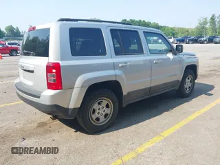 2011 Jeep Patriot Latitude с VIN 1J4NF1GB0BD130593, выставлен на аукционе IAAI как лот 42491913 с пробегом 195 022 миль миль и . История ставок и продаж доступна на DreamBid. Изображение 4.