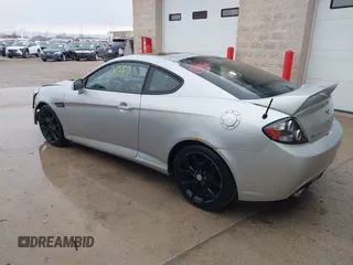2008 Hyundai Tiburon GT z VIN KMHHN66F18U268929, wystawiony jako IAAI lot #42107550 z przebiegiem 142 547 mil mil oraz . Historia ofert i sprzedaży dostępna na DreamBid. Obrazek 3.