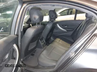 2015 BMW 3 Series 320i xDrive z VIN WBA3C3G57FNS76157, wystawiony jako IAAI lot #42042392 z przebiegiem 93 756 mil mil oraz . Historia ofert i sprzedaży dostępna na DreamBid. Obrazek 8.