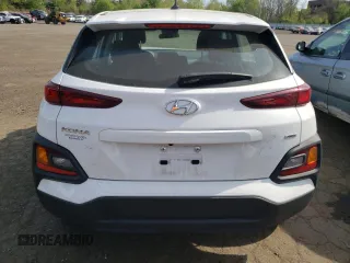 2021 Hyundai Kona SE z VIN KM8K1CAAXMU746447, wystawiony jako Copart lot #55303085 z przebiegiem 26 726 mil mil oraz Szkody całkowita. Historia ofert i sprzedaży dostępna na DreamBid. Obrazek 6.