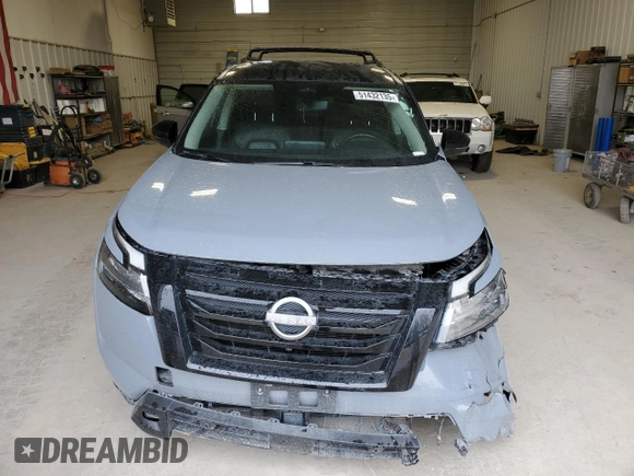 2023 Nissan Pathfinder SL z VIN 5N1DR3CC5PC220513, wystawiony jako Copart lot #51432135 z przebiegiem 42 263 mil mil oraz Szkoda całkowita • Salvage title. Historia ofert i sprzedaży dostępna na DreamBid. Obrazek 5.