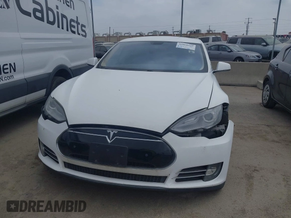 2014 Tesla Model S 60 with VIN 5YJSA1H16EFP32585, listed as a IAAI auction lot 42068925 with 119,561 mi miles and . Bid and sale history available at DreamBid. Image 6.