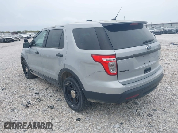 2015 Ford Utility Police Interceptor with VIN 1FM5K8AR8FGC41103, listed as a IAAI auction lot 41945013 with 89,792 mi miles. Bid and sale history available at carsss.com. Image 3.