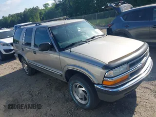 2001 Chevrolet Blazer LT z VIN 1GNDT13W21K237259, wystawiony jako IAAI lot #42170568 z przebiegiem 215 850 mil mil oraz . Historia ofert i sprzedaży dostępna na DreamBid. Obrazek 1.