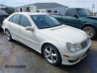 2006 Mercedes-Benz C 230 Sport z VIN WDBRF52H96A899707, wystawiony jako IAAI lot #41698121 z przebiegiem 82 976 mil mil oraz . Historia ofert i sprzedaży dostępna na DreamBid. Obrazek 1.