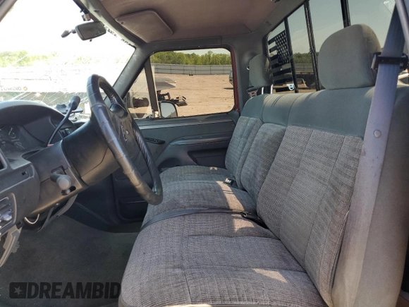 1993 Ford F-150 z VIN 1FTEF15N1PLA66922, wystawiony jako Copart lot #54968265 z przebiegiem 203 503 mil mil oraz Czysty tytuł • Clean title. Historia ofert i sprzedaży dostępna na DreamBid. Obrazek 10.