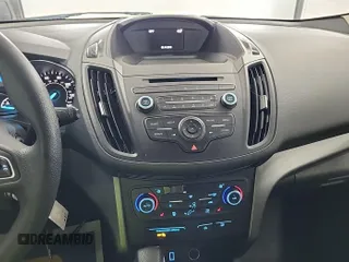 2018 Ford Escape SE z VIN 1FMCU9GD3JUC89119, wystawiony jako IAAI lot #42421139 z przebiegiem 42 209 mil mil oraz . Historia ofert i sprzedaży dostępna na DreamBid. Obrazek 9.