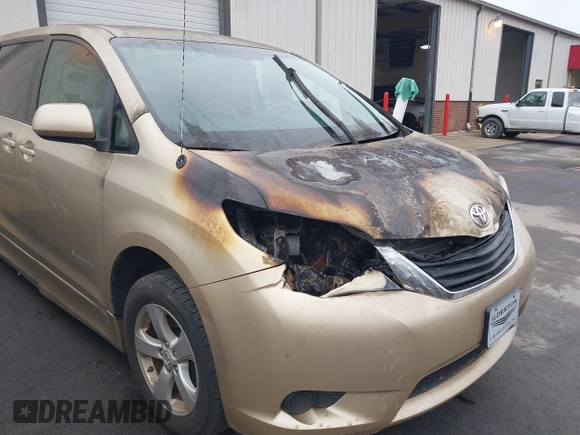2011 Toyota Sienna LE AAS with VIN 5TDKK3DC0BS025523, listed as a IAAI auction lot 41114051 with 1 mi miles. Bid and sale history available at carsss.com. Image 6.