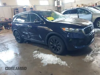 2019 Kia Sorento LX z VIN 5XYPGDA56KG604337, wystawiony jako IAAI lot #41845342 z przebiegiem 49 964 mil mil oraz . Historia ofert i sprzedaży dostępna na DreamBid. Obrazek 1.