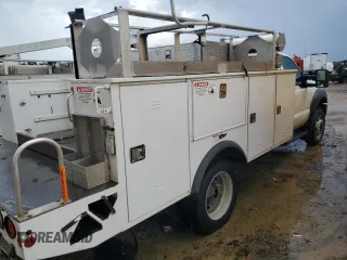2016 Ford F-450 XL с VIN 1FDUF4GY4GEA05195, выставлен на аукционе Copart как лот 61210785 с пробегом 127 014 миль миль и Чистый • Clean title. История ставок и продаж доступна на DreamBid. Изображение 3.