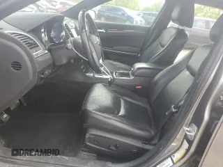 2011 Chrysler 300 C z VIN 2C3CK6CT8BH573845, wystawiony jako Copart lot #56337545 z przebiegiem 89 332 mil mil oraz Szkoda całkowita • Salvage title. Historia ofert i sprzedaży dostępna na DreamBid. Obrazek 7.