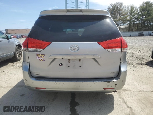 2012 Toyota Sienna XLE AAS z VIN 5TDYK3DC5CS177650, wystawiony jako Copart lot #53832525 z przebiegiem Nie podano mil oraz Szkoda całkowita • Salvage title. Historia ofert i sprzedaży dostępna na DreamBid. Obrazek 6.