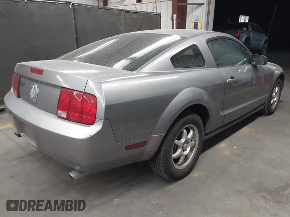 2006 Ford Mustang Standard with VIN 1ZVFT80N965118228, listed as a IAAI auction lot 42024536 with 184,724 mi miles. Bid and sale history available at carsss.com. Image 4.