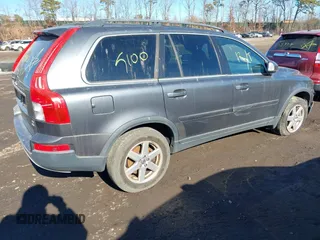 2007 Volvo XC90 I6 with VIN YV4CM982971373423, listed as a IAAI auction lot 41437463 with Not Provided miles and . Bid and sale history available at DreamBid. Image 4.