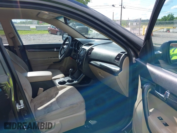 2011 Kia Sorento LX with VIN 5XYKT4A26BG152191, listed as a IAAI auction lot 42257365 with 198,595 mi miles and . Bid and sale history available at DreamBid. Image 5.