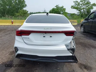 2024 Kia Forte LXS z VIN 3KPF24AD8RE742602, wystawiony jako IAAI lot #42473045 z przebiegiem 8 775 mil mil oraz . Historia ofert i sprzedaży dostępna na DreamBid. Obrazek 16.
