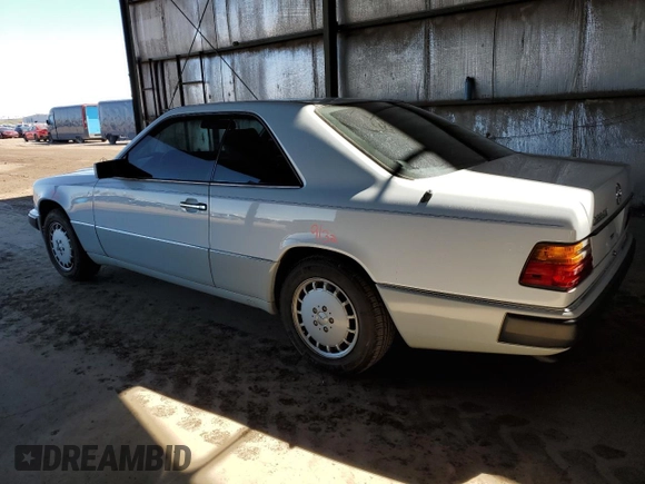 1991 Mercedes-Benz 300 CE с VIN WDBEA51D3MB285660, выставлен на аукционе Copart как лот 49656285 с пробегом 93 772 миль миль и Списание • Salvage title. История ставок и продаж доступна на DreamBid. Изображение 2.