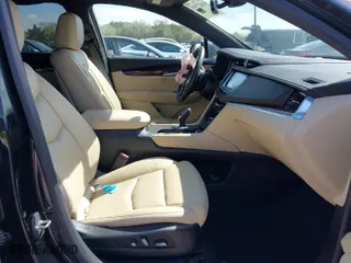 2018 Cadillac XT5 Luxury FWD with VIN 1GYKNCRS5JZ121954, listed as a IAAI auction lot 41627999 with NaN miles. Bid and sale history available at carsss.com. Image 5.