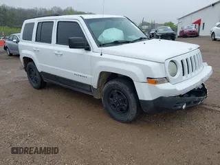 2016 Jeep Patriot Sport z VIN 1C4NJPBA1GD547010, wystawiony jako IAAI lot #42156789 z przebiegiem 134 977 mil mil oraz . Historia ofert i sprzedaży dostępna na DreamBid. Obrazek 1.
